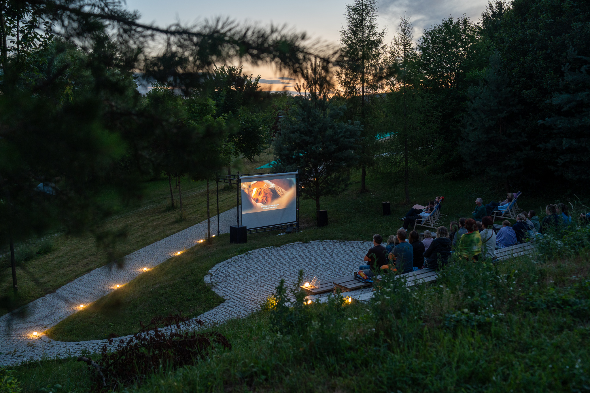 Letní kino v arboretu odstartovalo romantickou klasikou